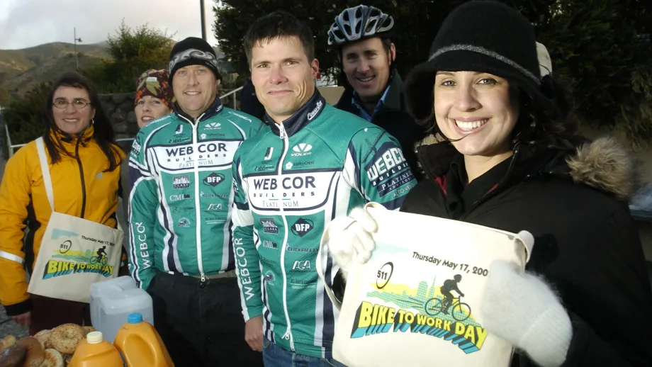 A corporate cycling team visits the Golden Gate Bridge energizer station in 2007.