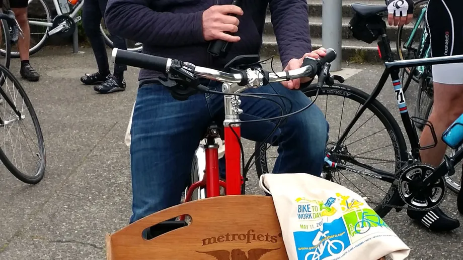 Alex Savidge tries the Clif e-bike at the Golden Gate Bridge's Vista Point. (photo by Hallie Baron)
