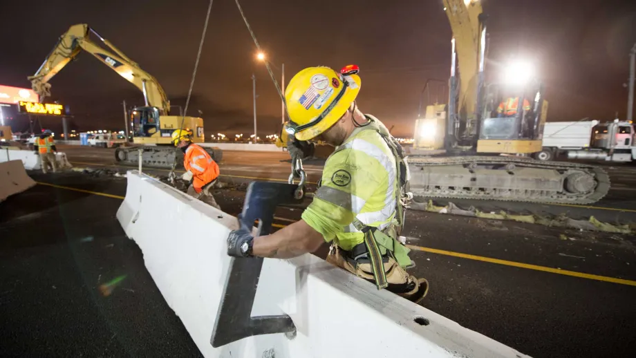 During the five-day Bay Bridge closure leading up to the Labor Day grand opening of the new East Span, construction crews worked 24/7 to add the finishing touches. 