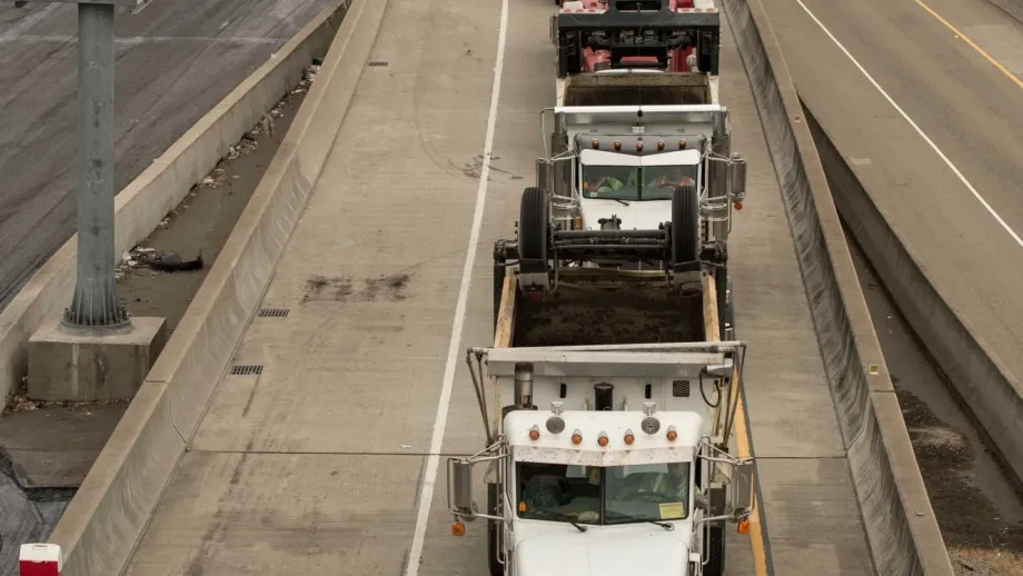 During the five-day Bay Bridge closure leading up to the Labor Day grand opening of the new East Span, construction crews worked 24/7 to add the finishing touches. 