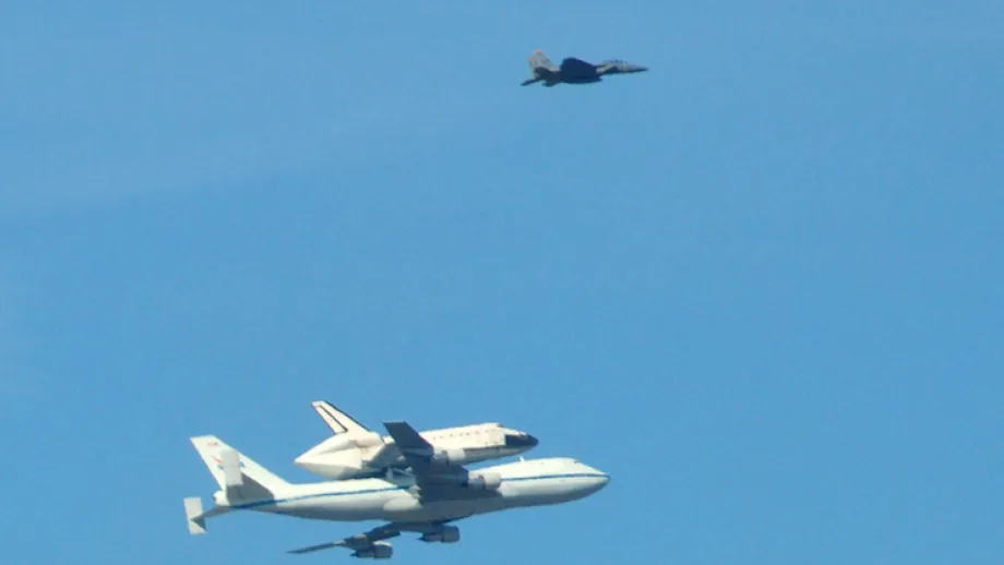 Space Shuttle Endeavor 