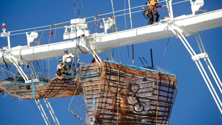 East Span catwalk removal