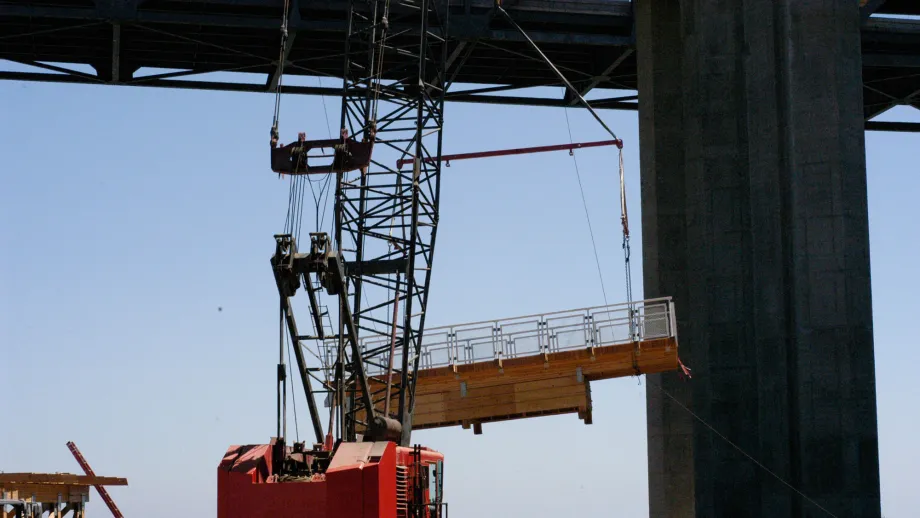 Crews prepare to install temporary bike path modules. 