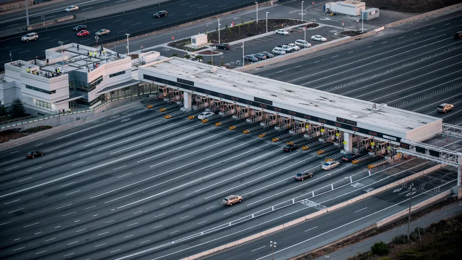 Traffic was unusually light leading to and through the Bay Bridge toll plaza in the last hour before the closure. 
