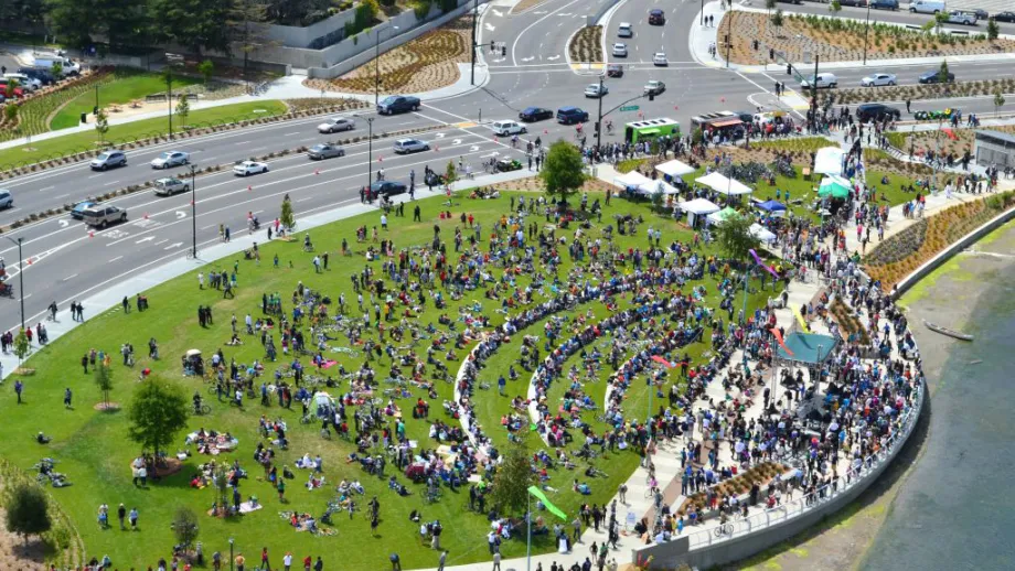 Lake Merritt Boulevard during its dedication ceremony 