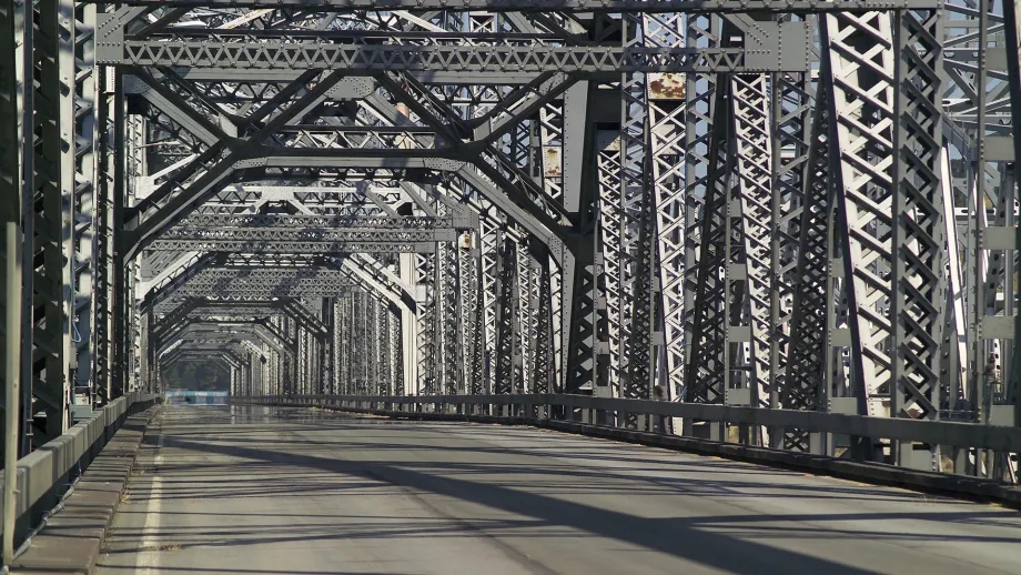 A car-free moment on the Carquinez Bridge.