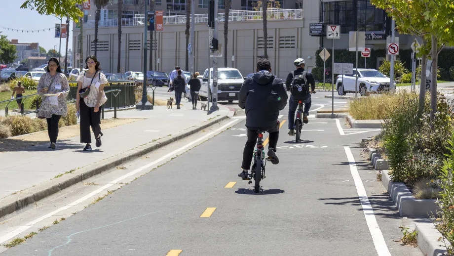 A separated bike path and sidewalk in Oakland.
